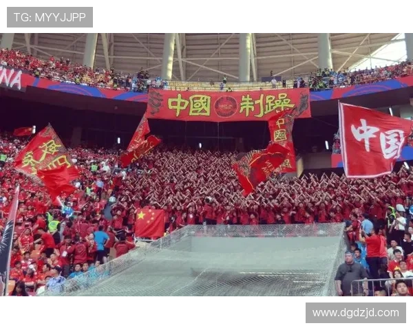 中国男足奋力拼搏逆转取胜展现团队精神点燃全国球迷激情