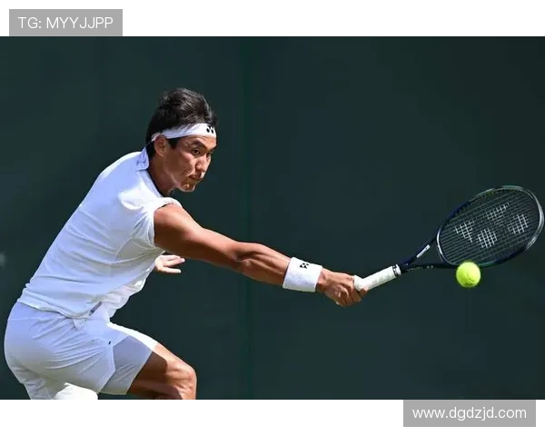 新星选手力克世界冠军 打破多项纪录成功登顶网球排名榜首