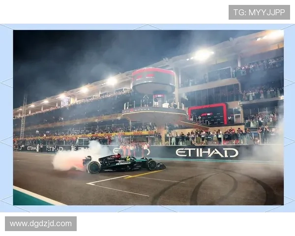 F1赛季精彩回顾：红牛车队包揽冠军 驾驶员争夺战白热化