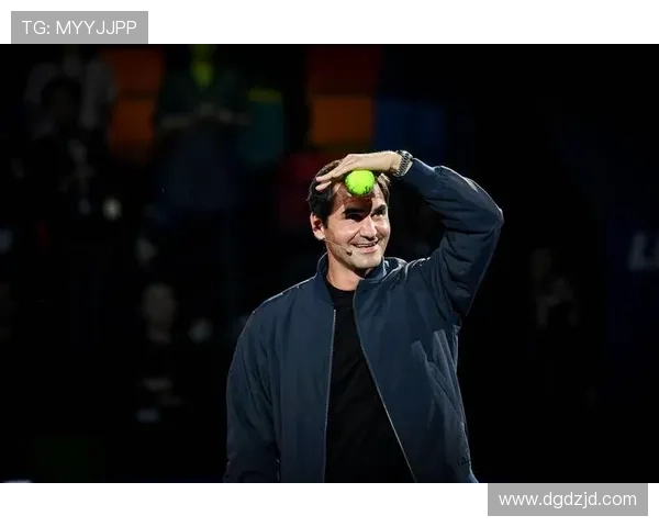 费德勒再度现身网球公开赛现场引发球迷热议新星表现惊艳全场